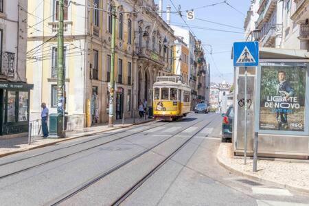 Old Town Chiado Balcony Aircon By Ld Apartments ลิสบอน ภายนอก รูปภาพ